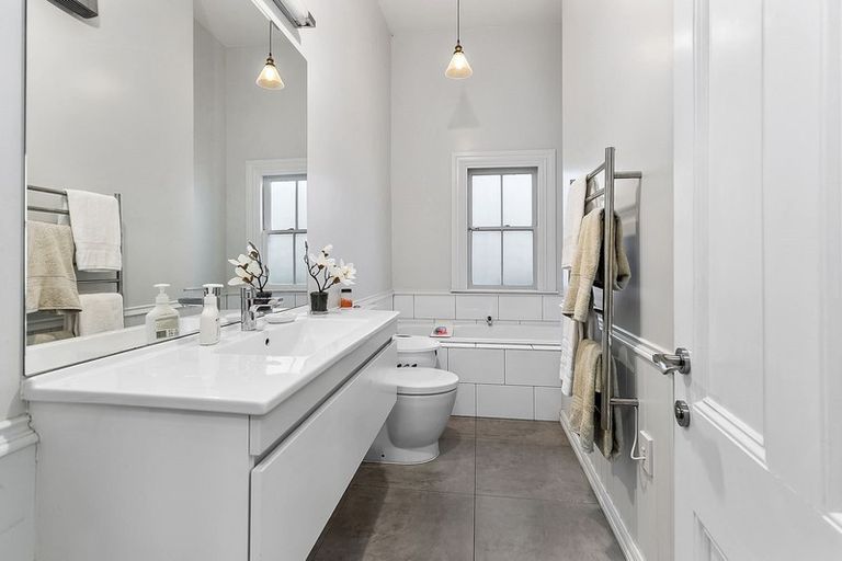 Photo of property in 23 Porritt Avenue, Mount Victoria, Wellington, 6011