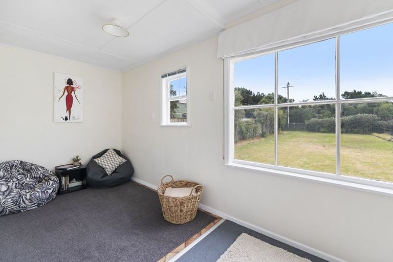 Photo of property in 15 The Avenue, Otaki Beach, Otaki, 5512