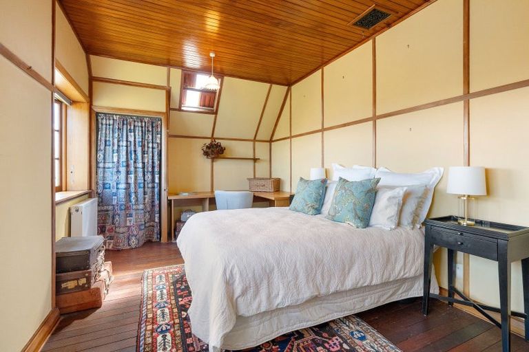 Photo of property in 10 Maire Street, Eastbourne, Lower Hutt, 5013