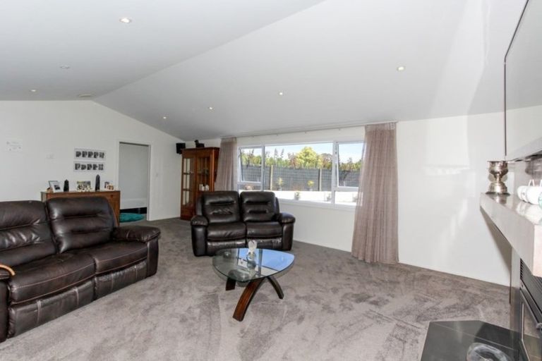 Photo of property in 7a Caledonia Place, Highlands Park, New Plymouth, 4312