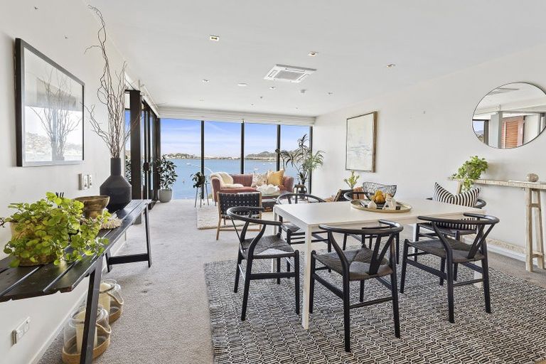 Photo of property in Patent 326 Apartments, 407s/326 Evans Bay Parade, Hataitai, Wellington, 6021