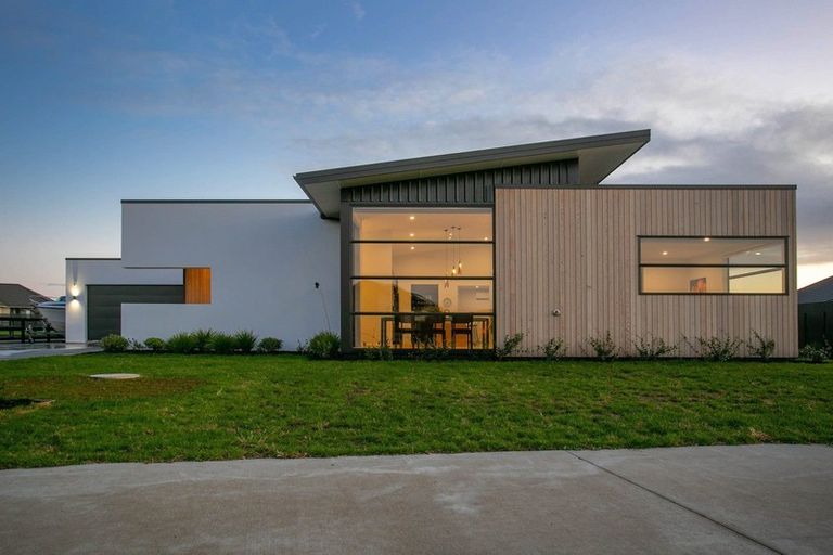 Photo of property in 17 Mike Smith Drive, Cambridge, 3434