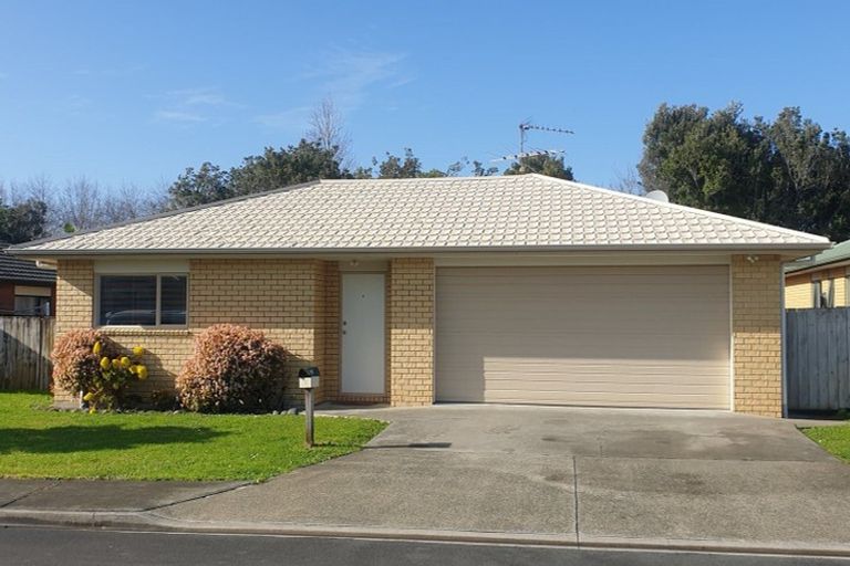 Photo of property in 8 Neesons Way, Glendene, Auckland, 0602
