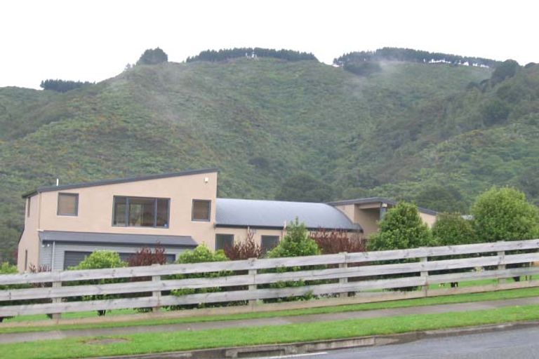 Photo of property in 11 Grace Nicholls Grove, Riverstone Terraces, Upper Hutt, 5018