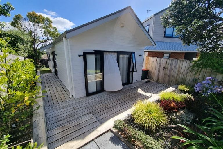 Photo of property in 2/7 Delisle Place, Windsor Park, Auckland, 0632