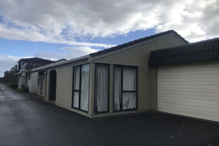 Photo of property in 2/55 Oceanbeach Road, Mount Maunganui, 3116