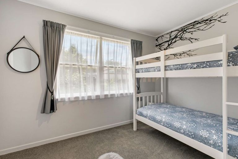 Photo of property in 27 Blanes Road, Weymouth, Auckland, 2103