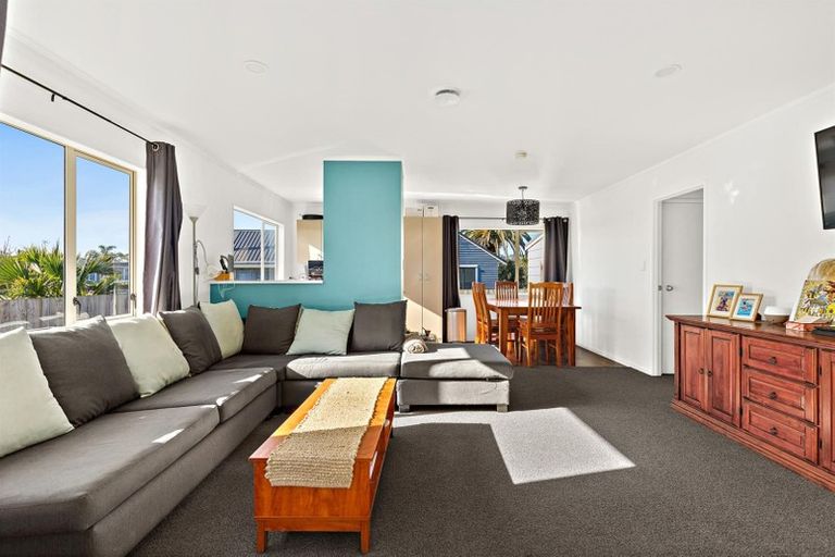 Photo of property in 49a Springs Road, Parakai, 0830