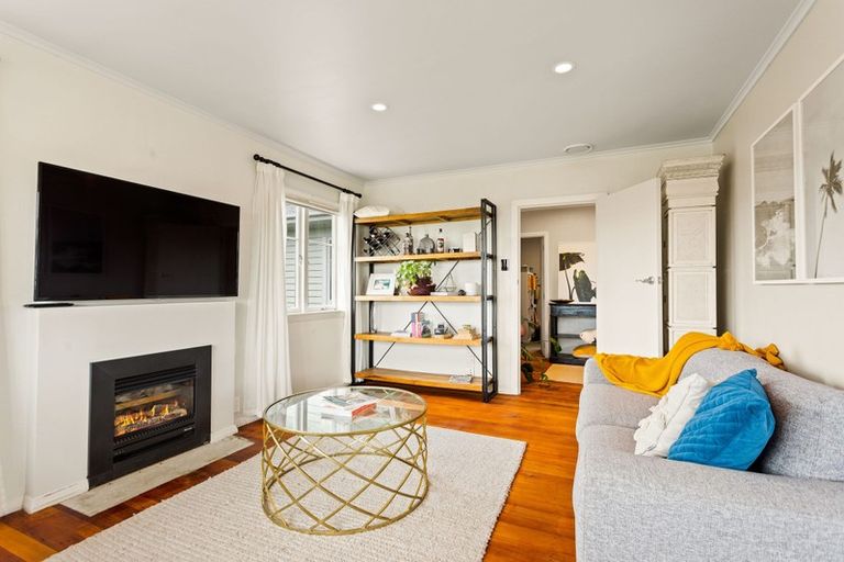 Photo of property in 84a Triangle Road, Massey, Auckland, 0614