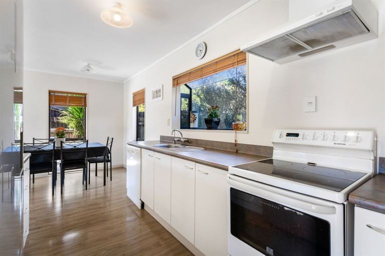 Photo of property in 49a Brian Crescent, Stanmore Bay, Whangaparaoa, 0932