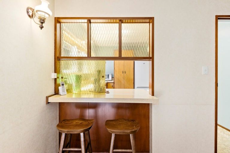 Photo of property in 40 Glanmire Road, Newlands, Wellington, 6037