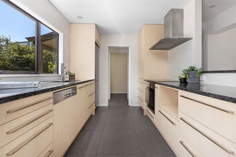 Photo of property in 9 Larch Court, Kelvin Heights, Queenstown, 9300