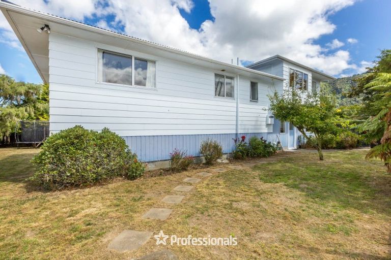 Photo of property in 19 Haylock Grove, Totara Park, Upper Hutt, 5018