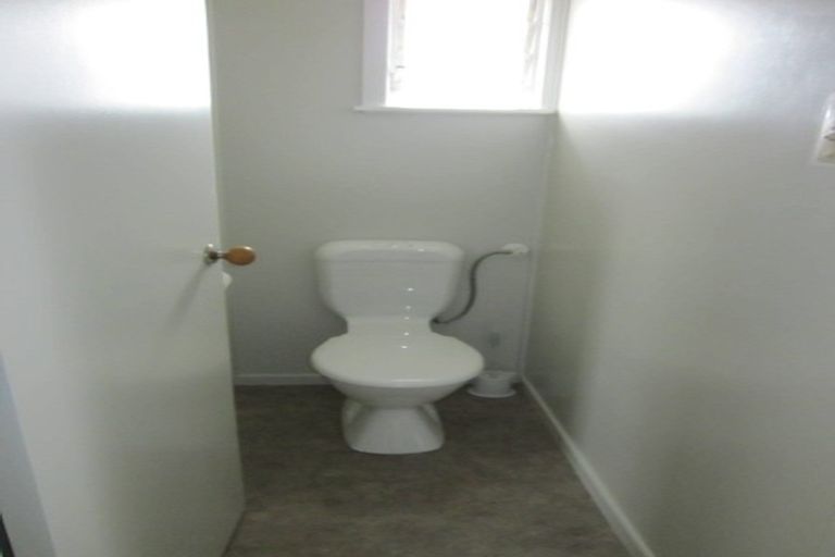 Photo of property in 40 Farquhar Road, Glendene, Auckland, 0602