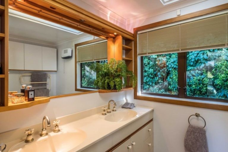 Photo of property in 5 Baxter Way, Karori, Wellington, 6012