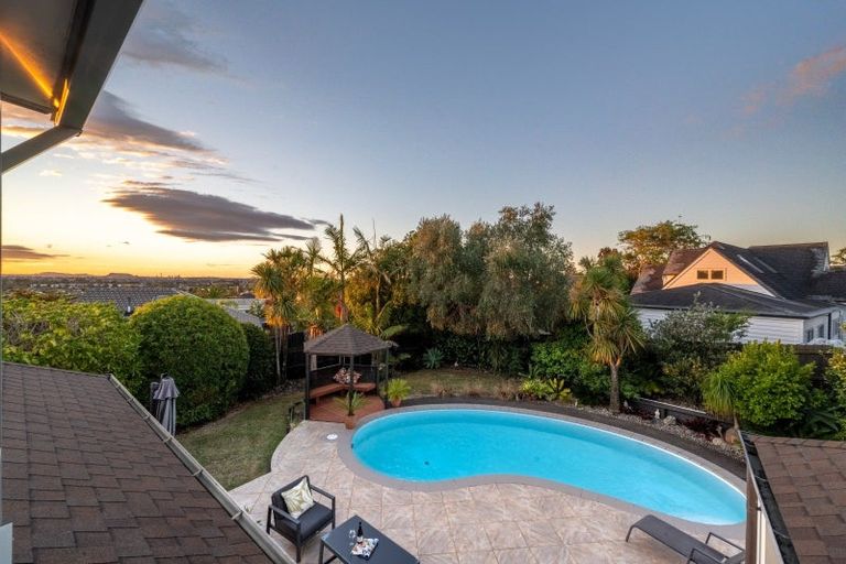 Photo of property in 24 Santa Cruz Drive, Shamrock Park, Auckland, 2016