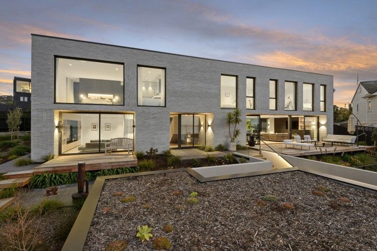 Photo of property in 32 Mount Pleasant Road, Mount Pleasant, Christchurch, 8081