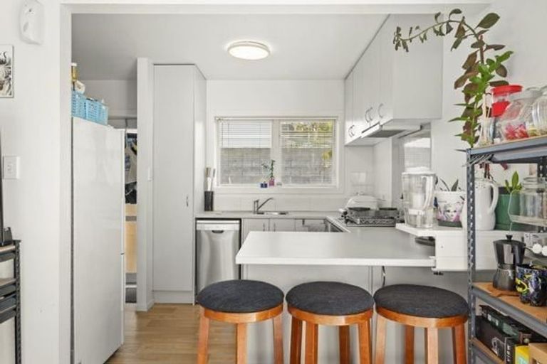 Photo of property in 1/9 Windy Ridge Road, Glenfield, Auckland, 0629