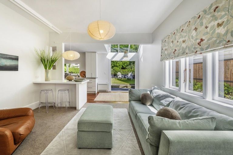 Photo of property in 8 Glen Road, Kelburn, Wellington, 6012