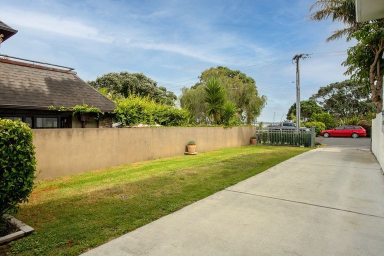 Photo of property in 2/28 Raymond Street, Point Chevalier, Auckland, 1022