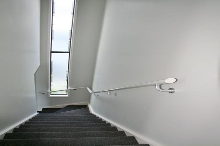 Photo of property in 16a Woodall Place, Totara Vale, Auckland, 0627