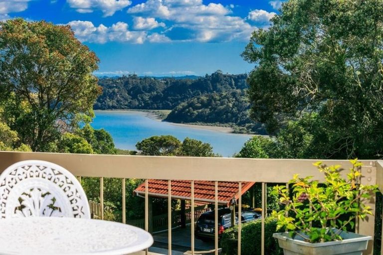 Photo of property in 16 Pemberton Avenue, Bayview, Auckland, 0629