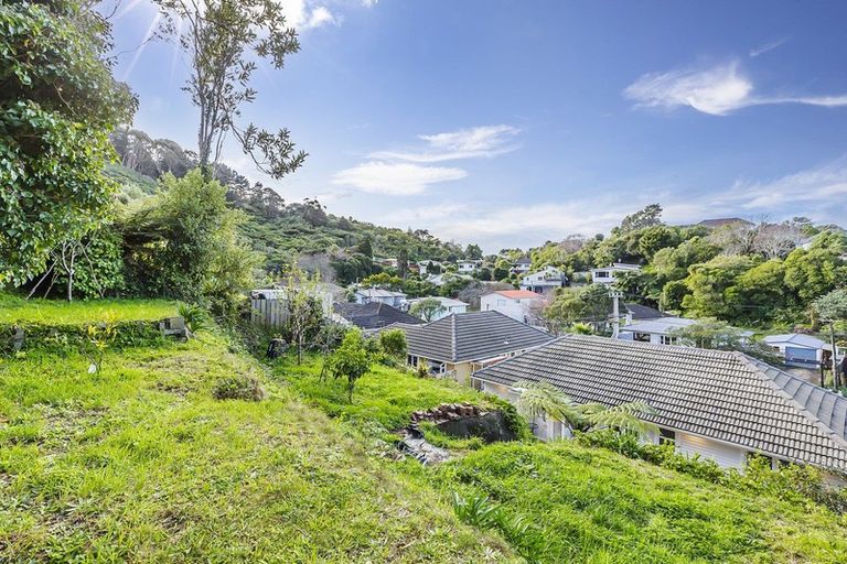 Photo of property in 49 Kiwi Crescent, Tawa, Wellington, 5028