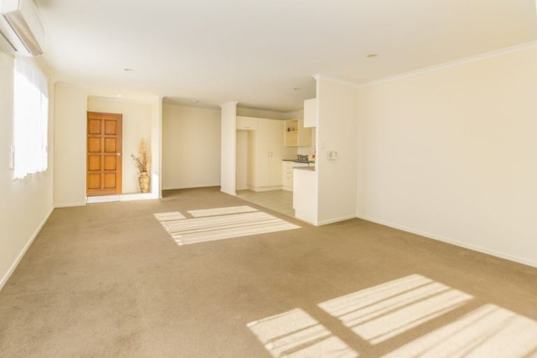 Photo of property in 5 Kathleen Reece Place, Waiuku, 2123