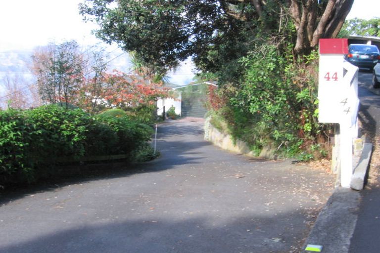 Photo of property in 44 Fortification Road, Karaka Bays, Wellington, 6022