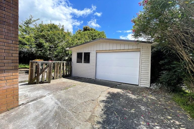 Photo of property in 13 Cockayne Crescent, Sunnynook, Auckland, 0620