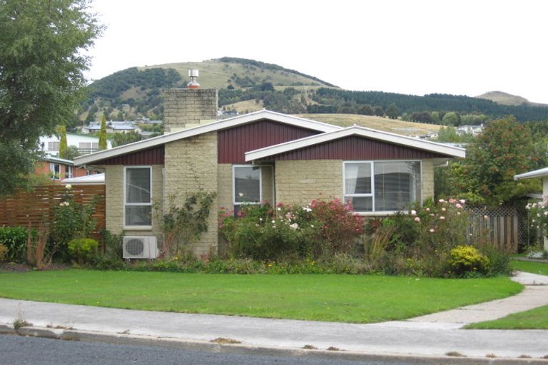 Photo of property in 28 Kinmont Crescent, Kinmont Park, Mosgiel, 9024