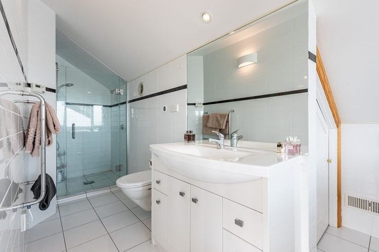 Photo of property in 5-7 Mahoe Street, Eastbourne, Lower Hutt, 5013