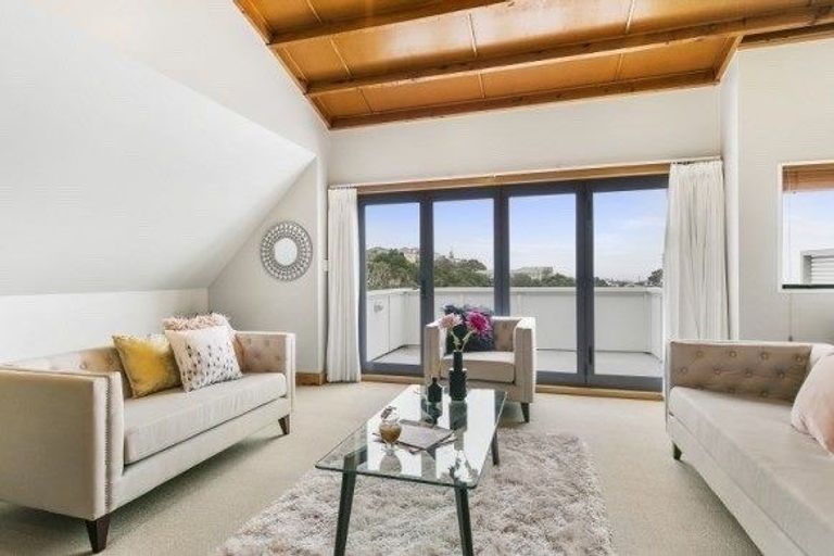 Photo of property in 30b Connaught Terrace, Brooklyn, Wellington, 6021