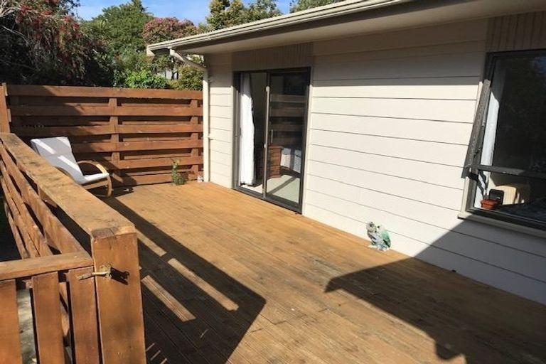 Photo of property in 20a Regency Place, Sunnynook, Auckland, 0632