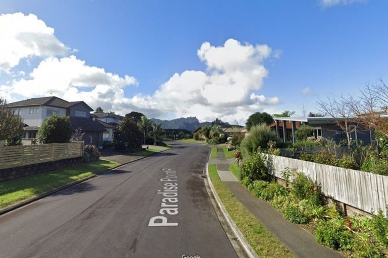 Photo of property in 10 Paradise Point Place, One Tree Point, 0118