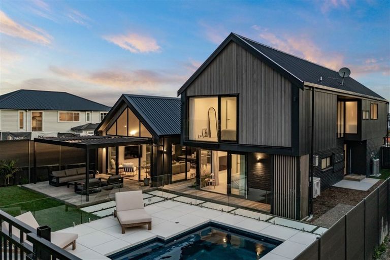 Photo of property in 27 Headsail Drive, Long Bay, Auckland, 0630