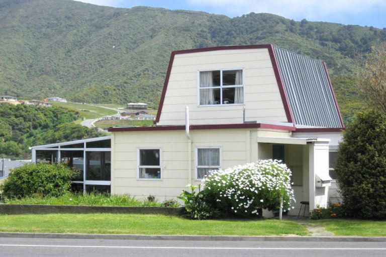 Photo of property in 49h Auckland Street, Picton, 7220