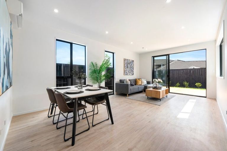 Photo of property in 13/90 Picasso Drive, West Harbour, Auckland, 0618