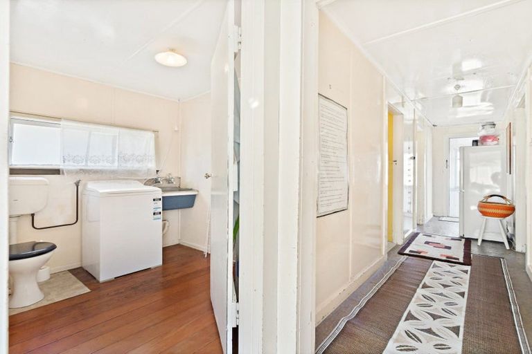 Photo of property in 43 Pitau Road, Mount Maunganui, 3116