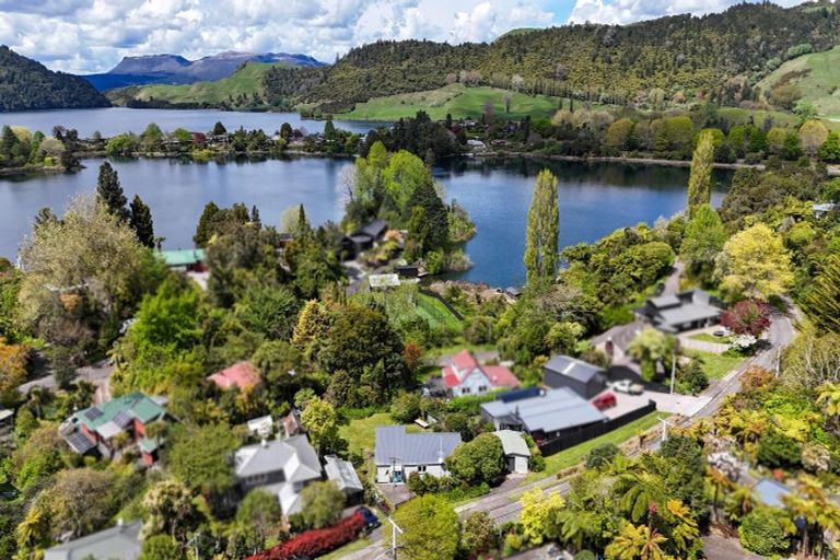 Photo of property in 33 Okareka Loop Road, Lake Okareka, Rotorua, 3076