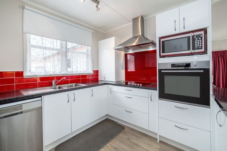 Photo of property in 16 Papawai Road, Greytown, 5712