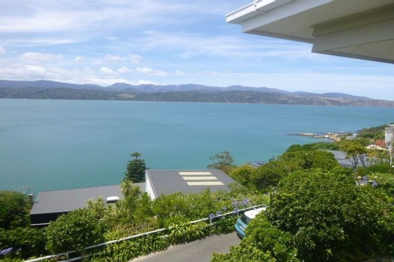 Photo of property in 124 Nevay Road, Karaka Bays, Wellington, 6022