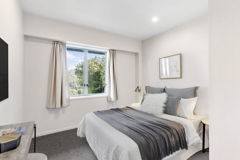 Photo of property in 2/93a Kelburn Parade, Kelburn, Wellington, 6012