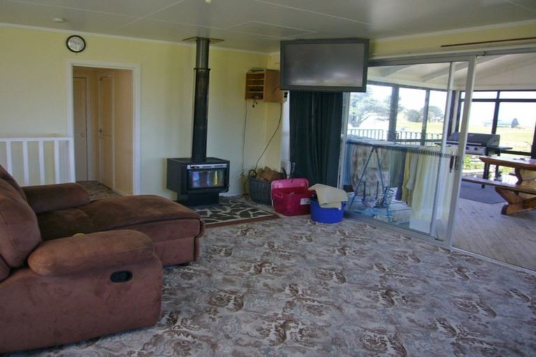 Photo of property in 65 Seaview Road, Cable Bay, 0420