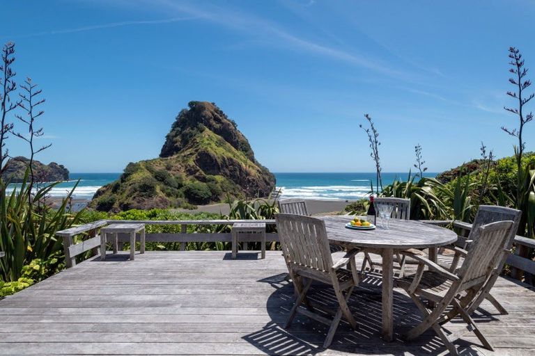 Photo of property in 20 Garden Road, Piha, 0772