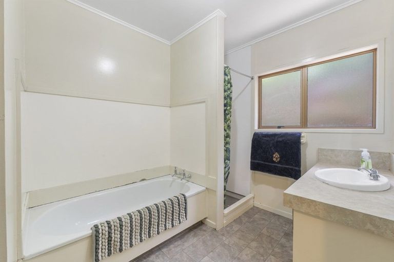 Photo of property in 1/12 Gradwell Place, Two Mile Bay, Taupo, 3330