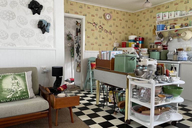 Photo of property in 21 Centreway Road, Port Waikato, 2695