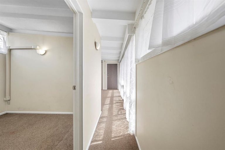 Photo of property in 2/127 Seabrook Avenue, New Lynn, Auckland, 0600