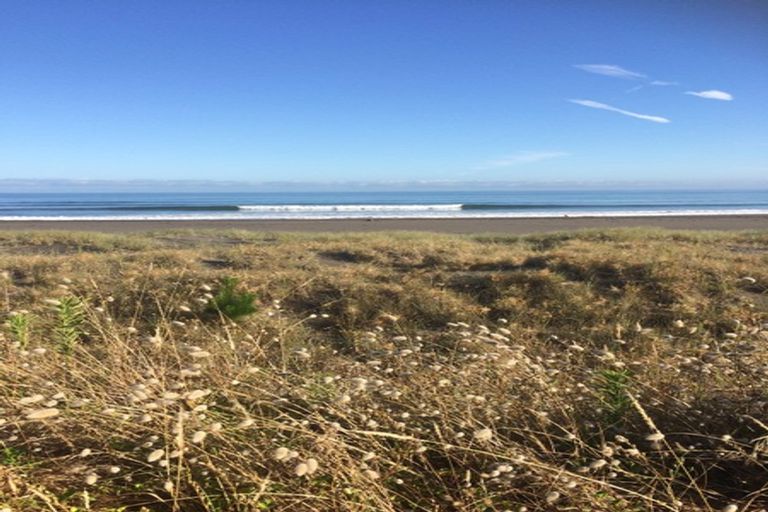 Photo of property in 15 Linda Street, Oakura, 4314