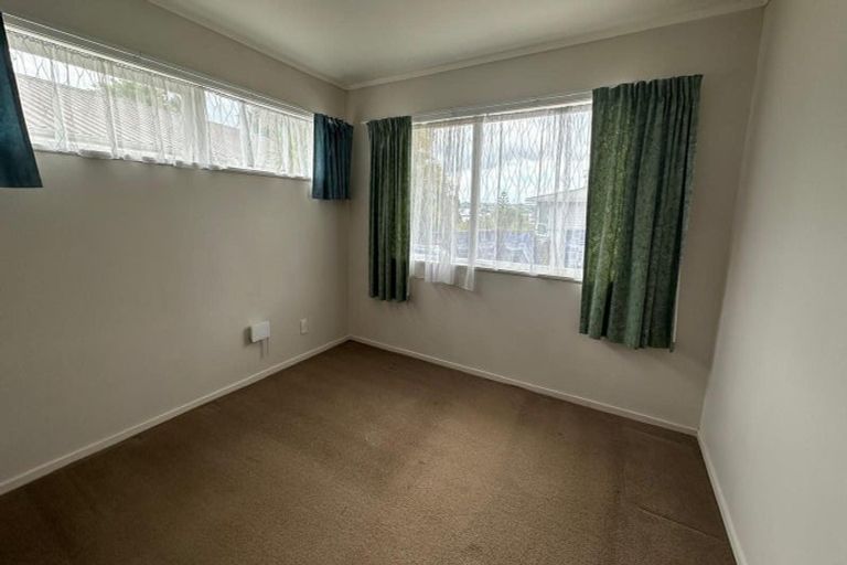 Photo of property in 37 Spence Road, Henderson, Auckland, 0612
